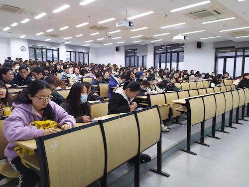  人妖
2020级本科生年级大会召开