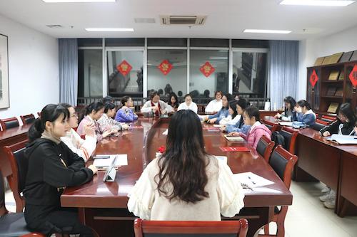 人妖
组织各班团支书学习党史