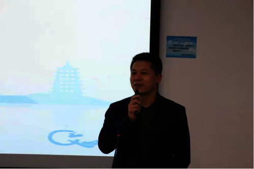  人妖
党委副书记管庆江讲话