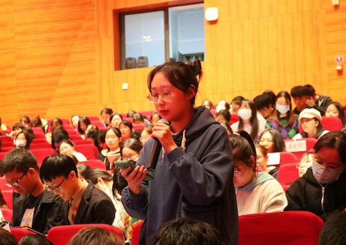 学生提问环节