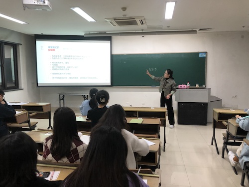 1 人妖
举办励学考研训练营之考研心态讲座