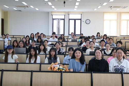 仓前场集体合影